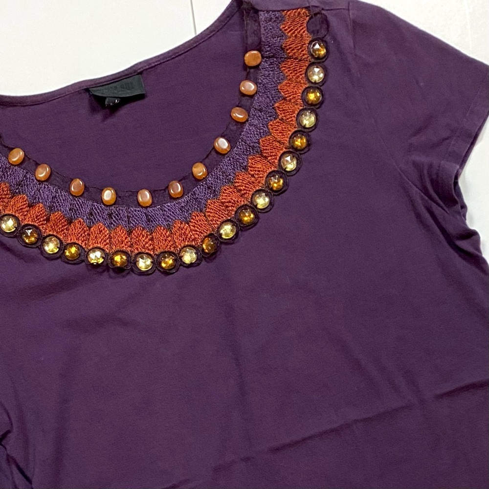 CUTE ANNA SUI EMBROIDERED BEADED RHINESTONE FAUX CABOCHON YOKE COLLAR TEE MEDIUM